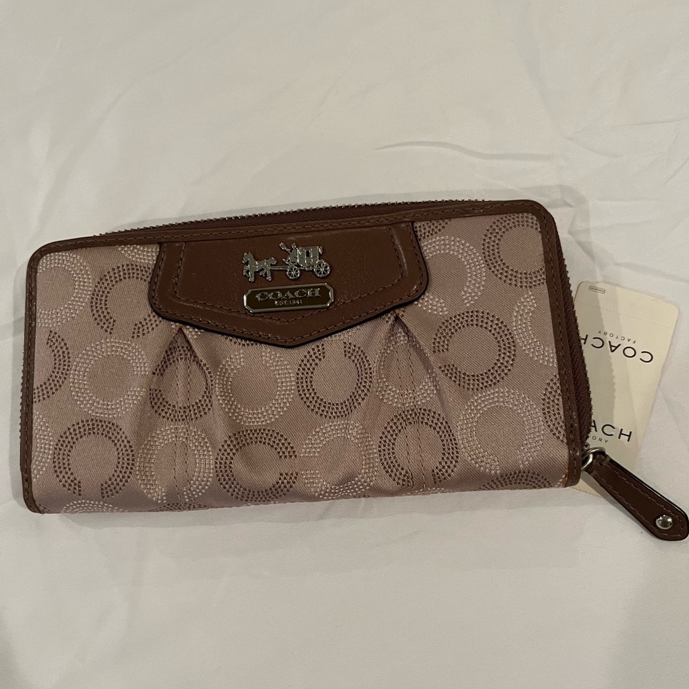 Coach Wallet NWT - Picture 5 of 5